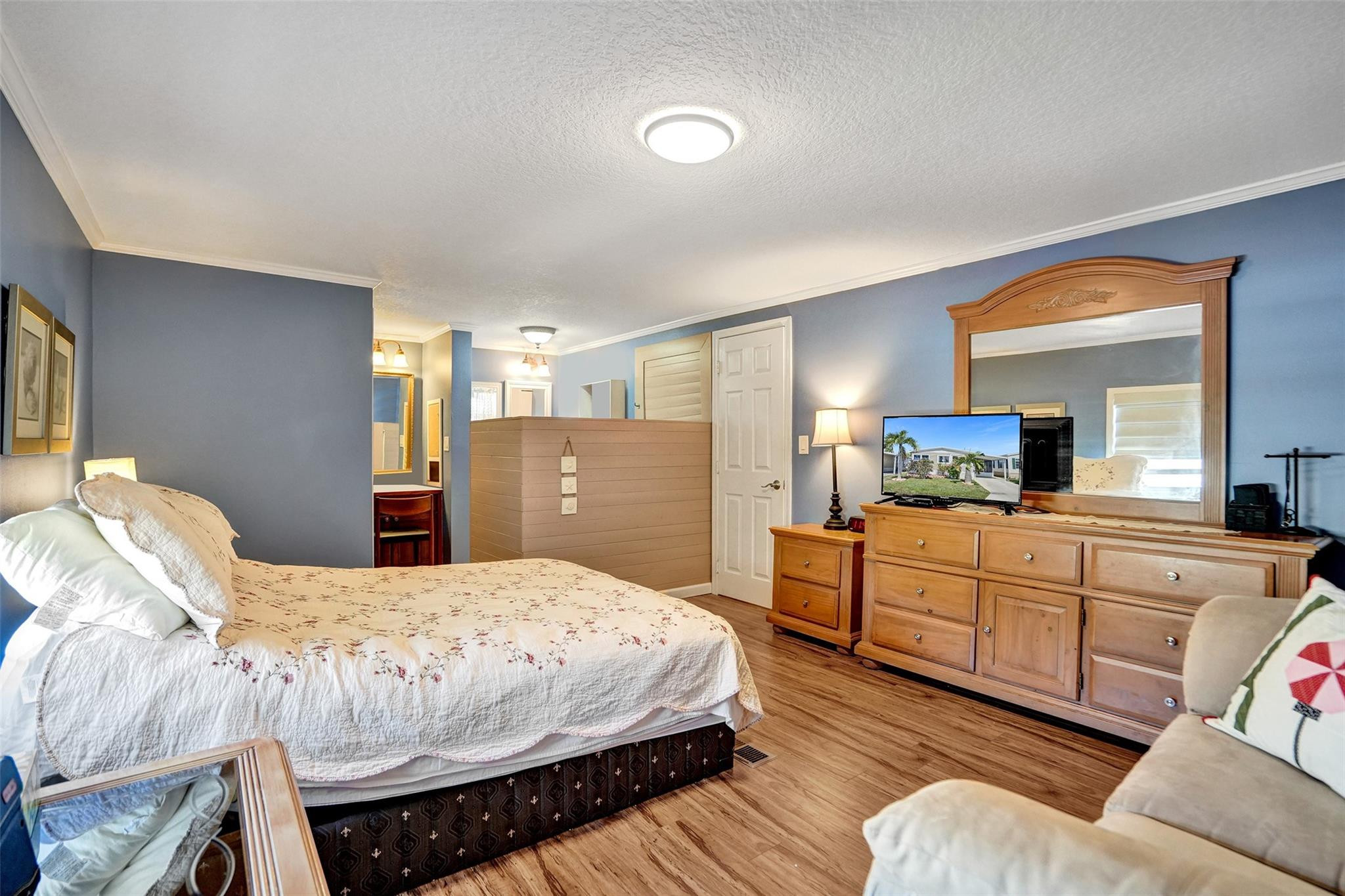 3221 Teakwood Ln
