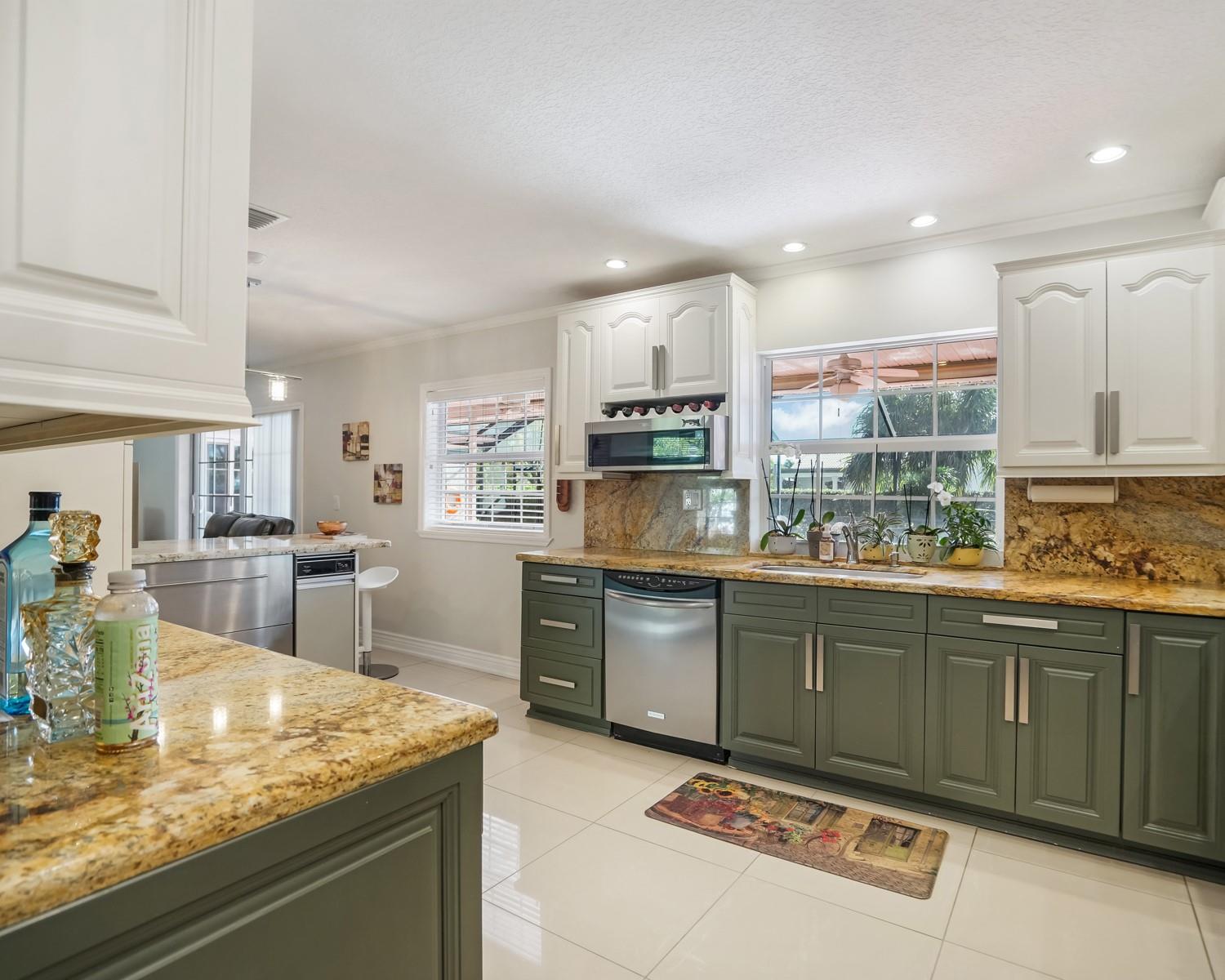 906 NW 83rd Dr