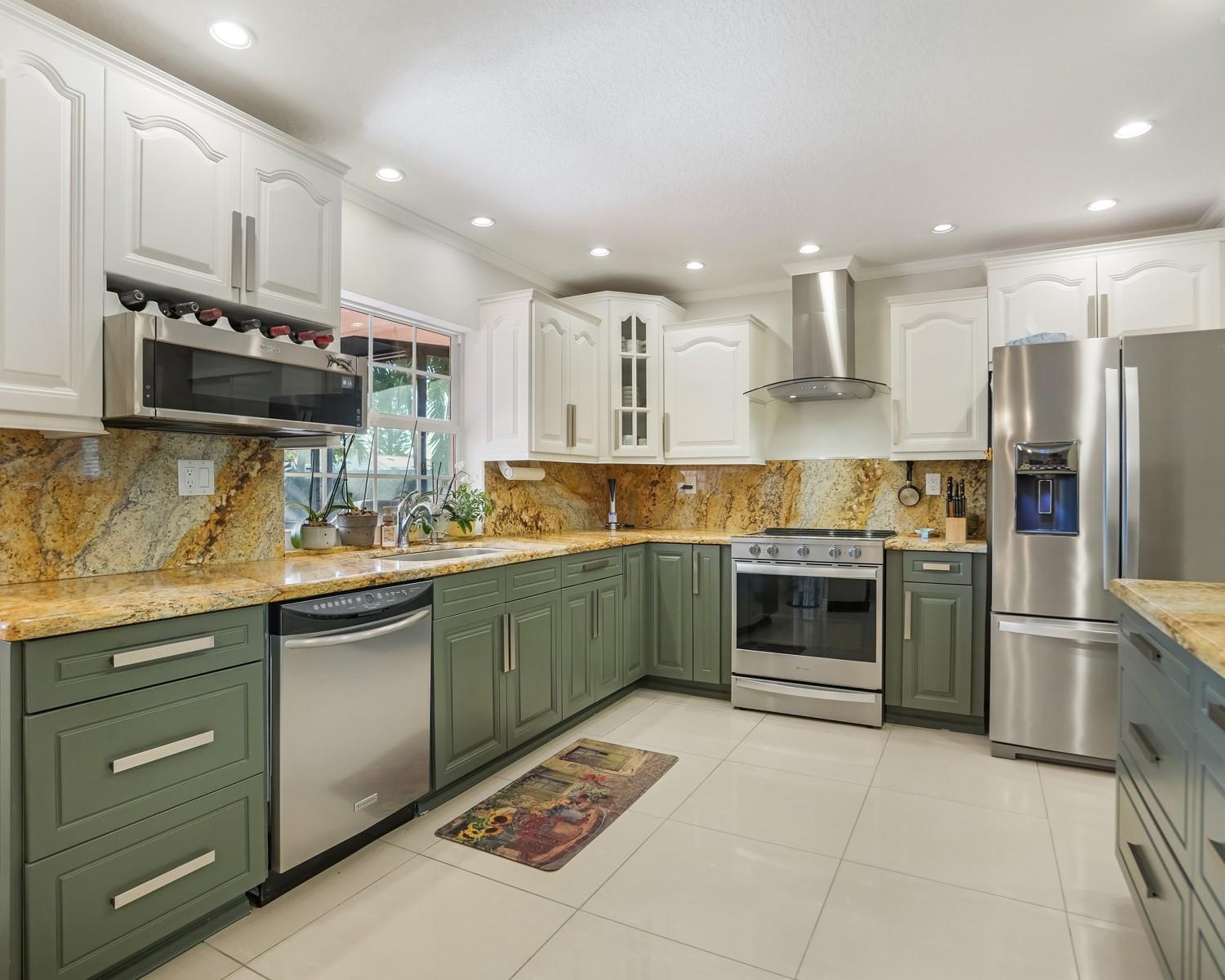 906 NW 83rd Dr