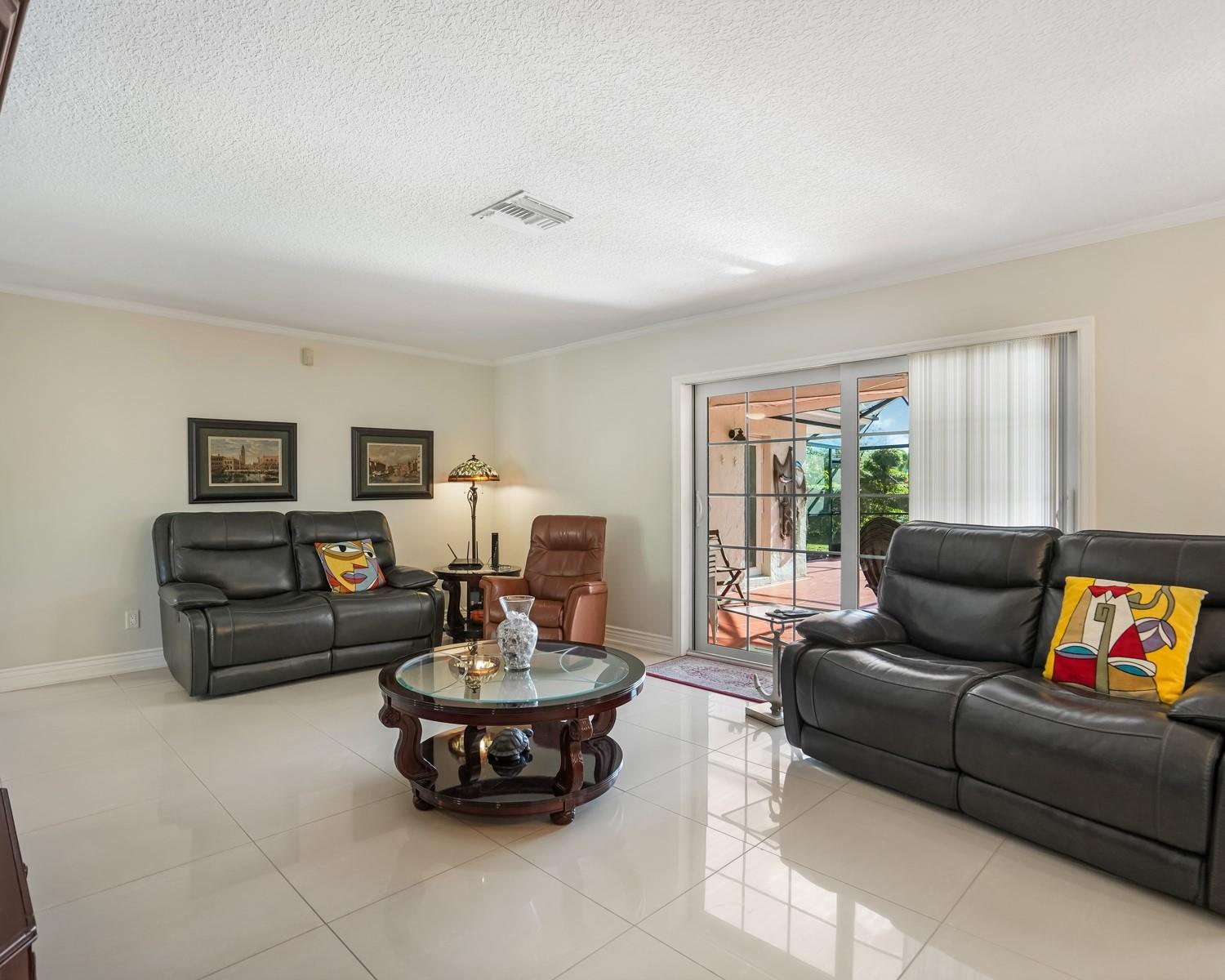 906 NW 83rd Dr