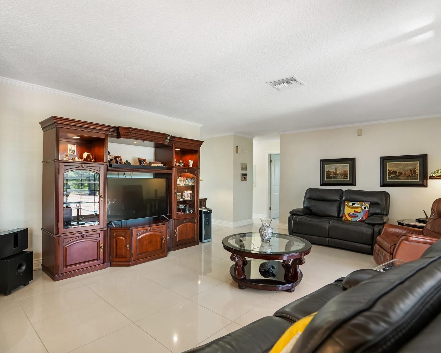 906 NW 83rd Dr