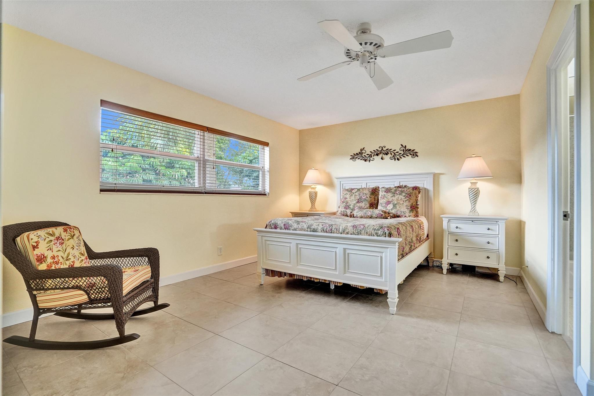 4431 NW 16th St 209