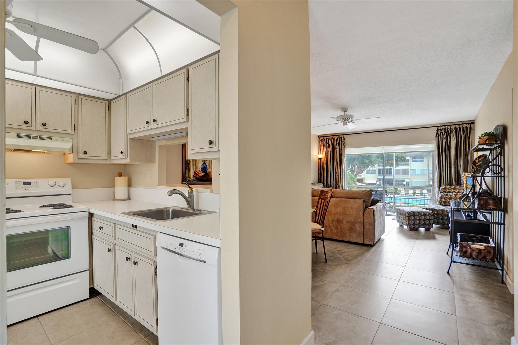 4431 NW 16th St 209