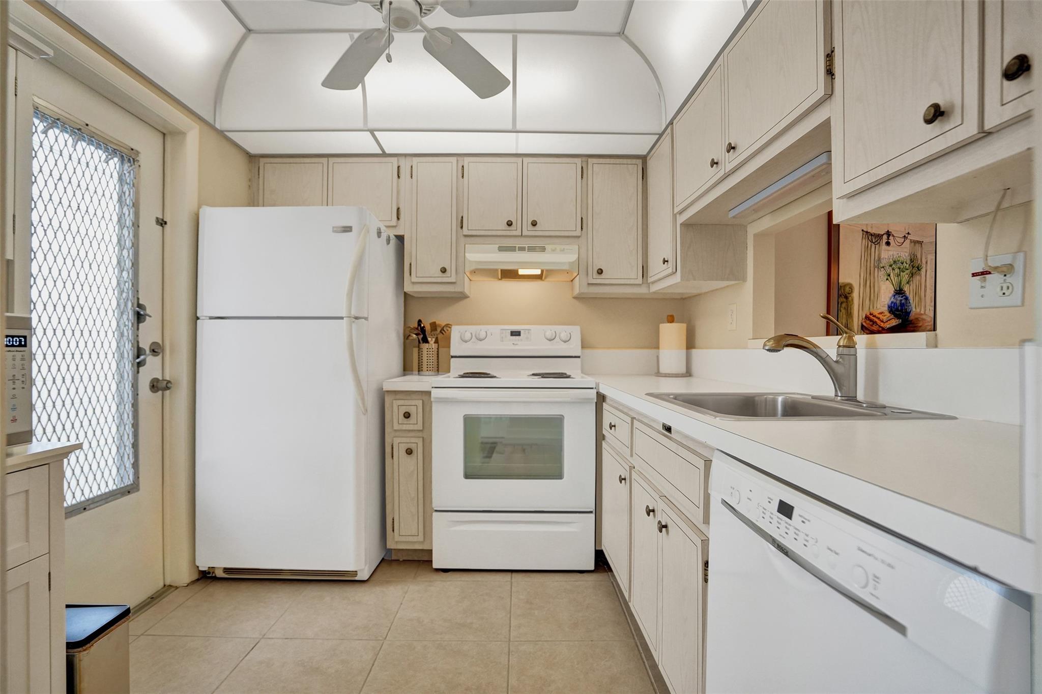 4431 NW 16th St 209