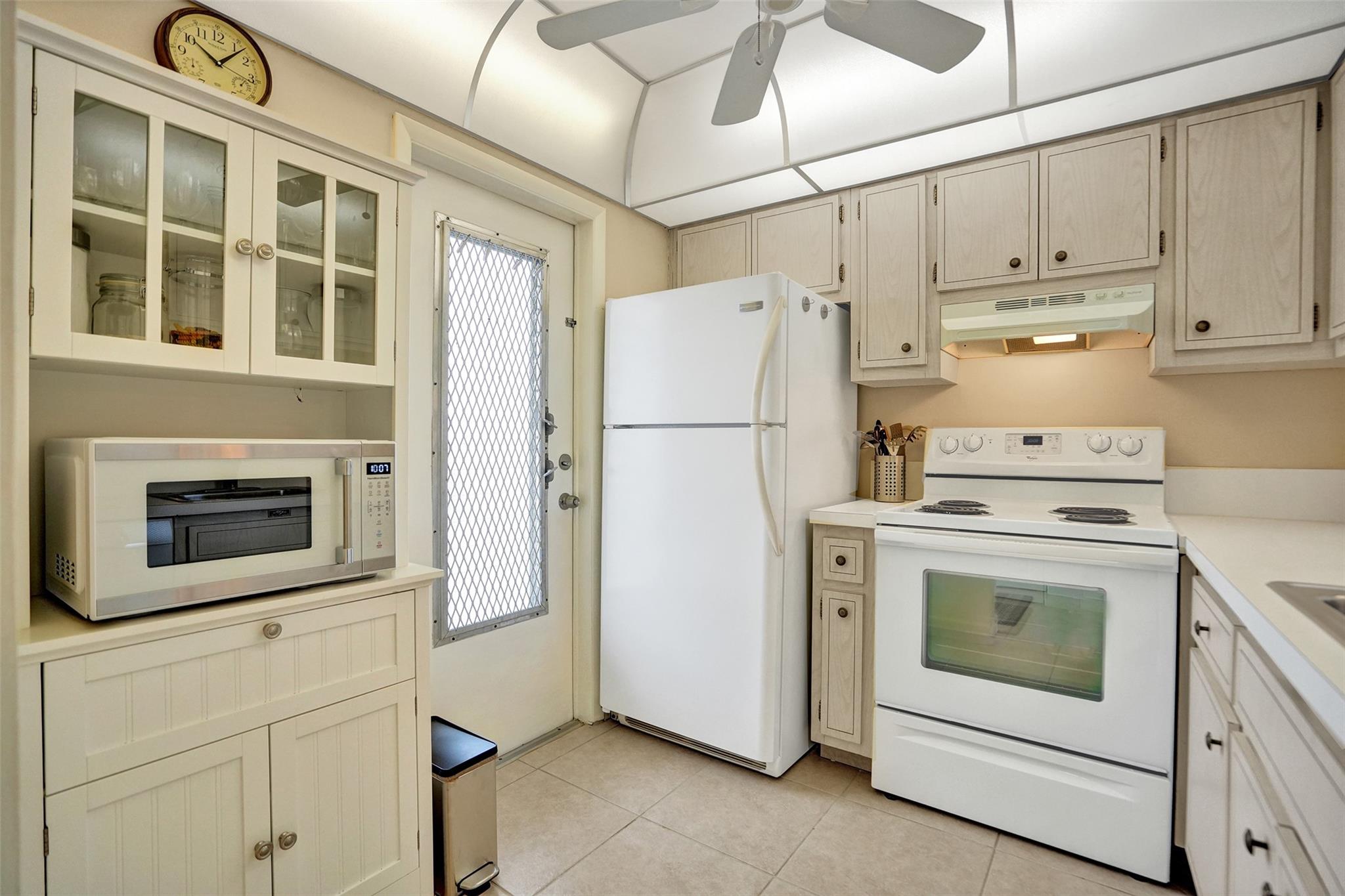 4431 NW 16th St 209
