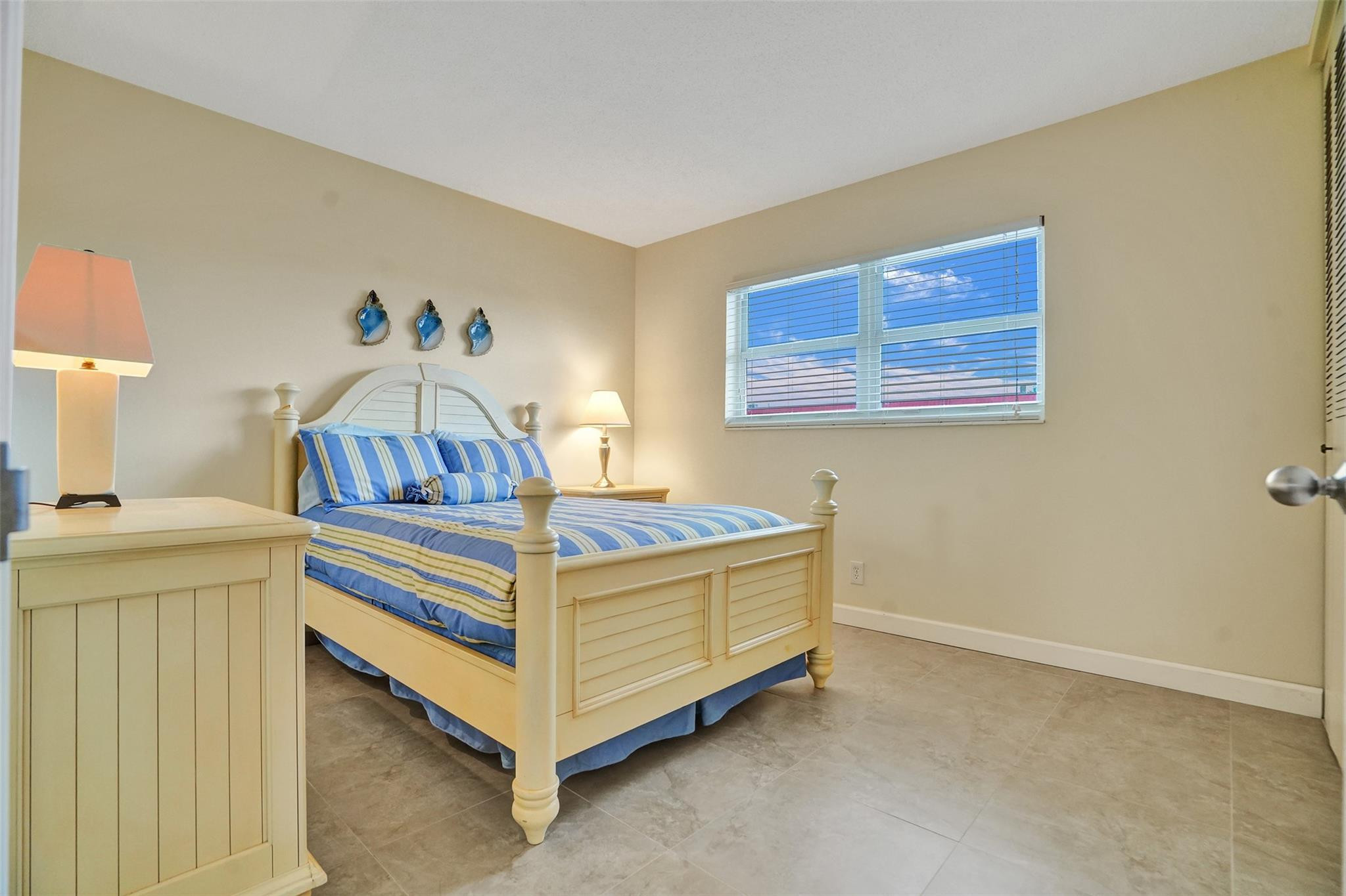 4431 NW 16th St 209