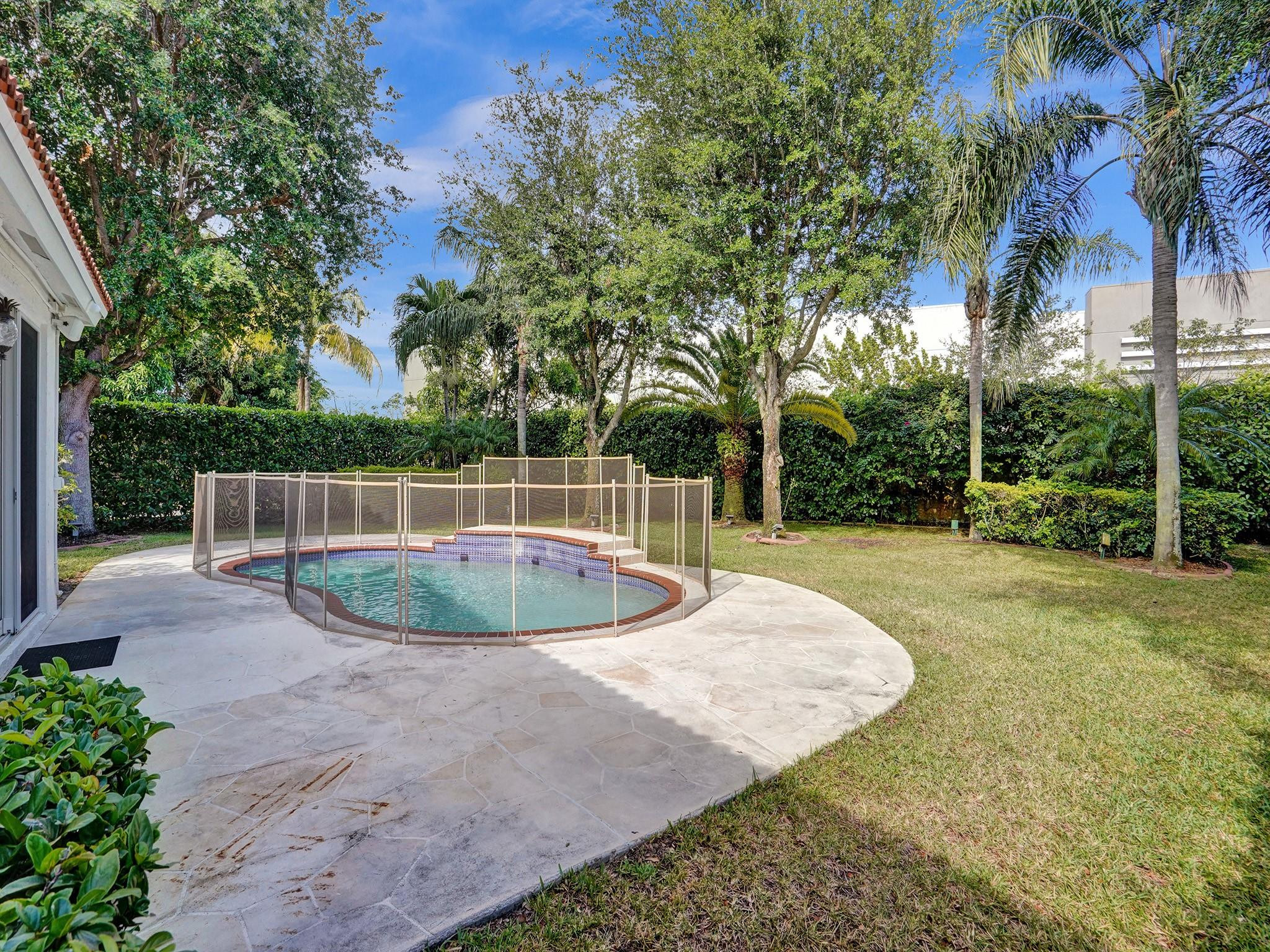 6424 Egret Ave