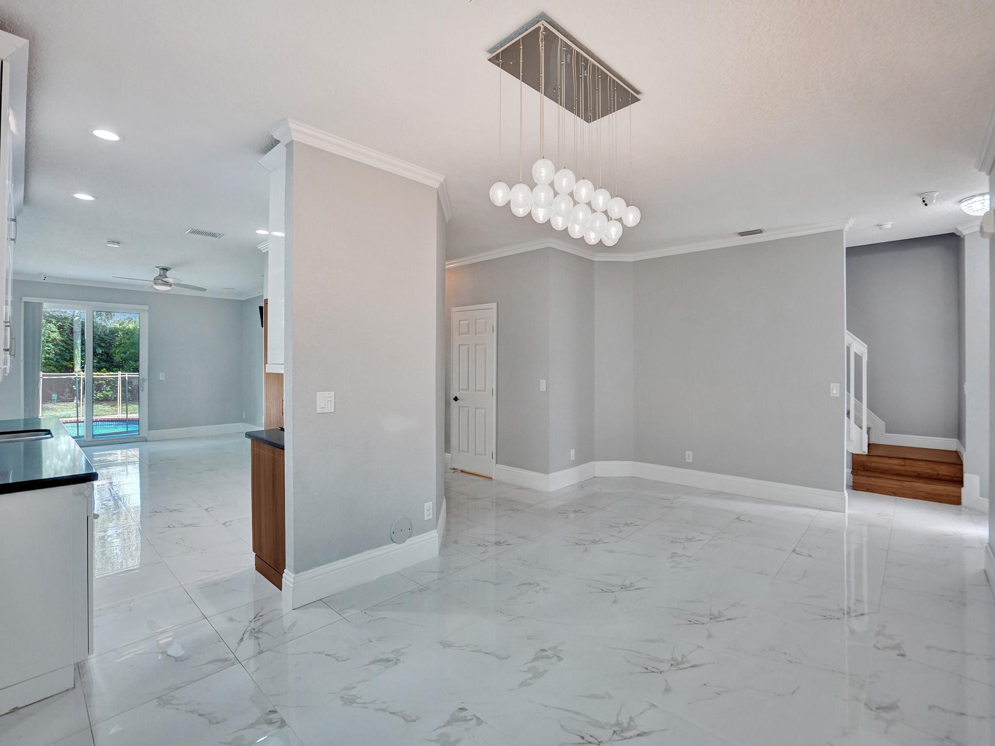 6424 Egret Ave