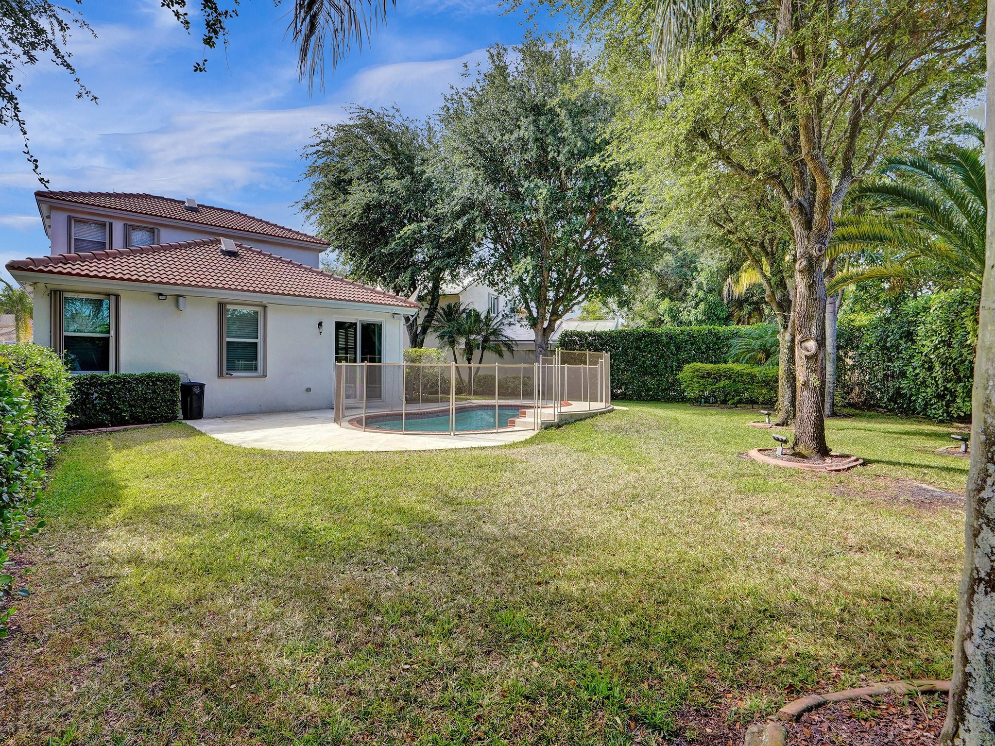 6424 Egret Ave