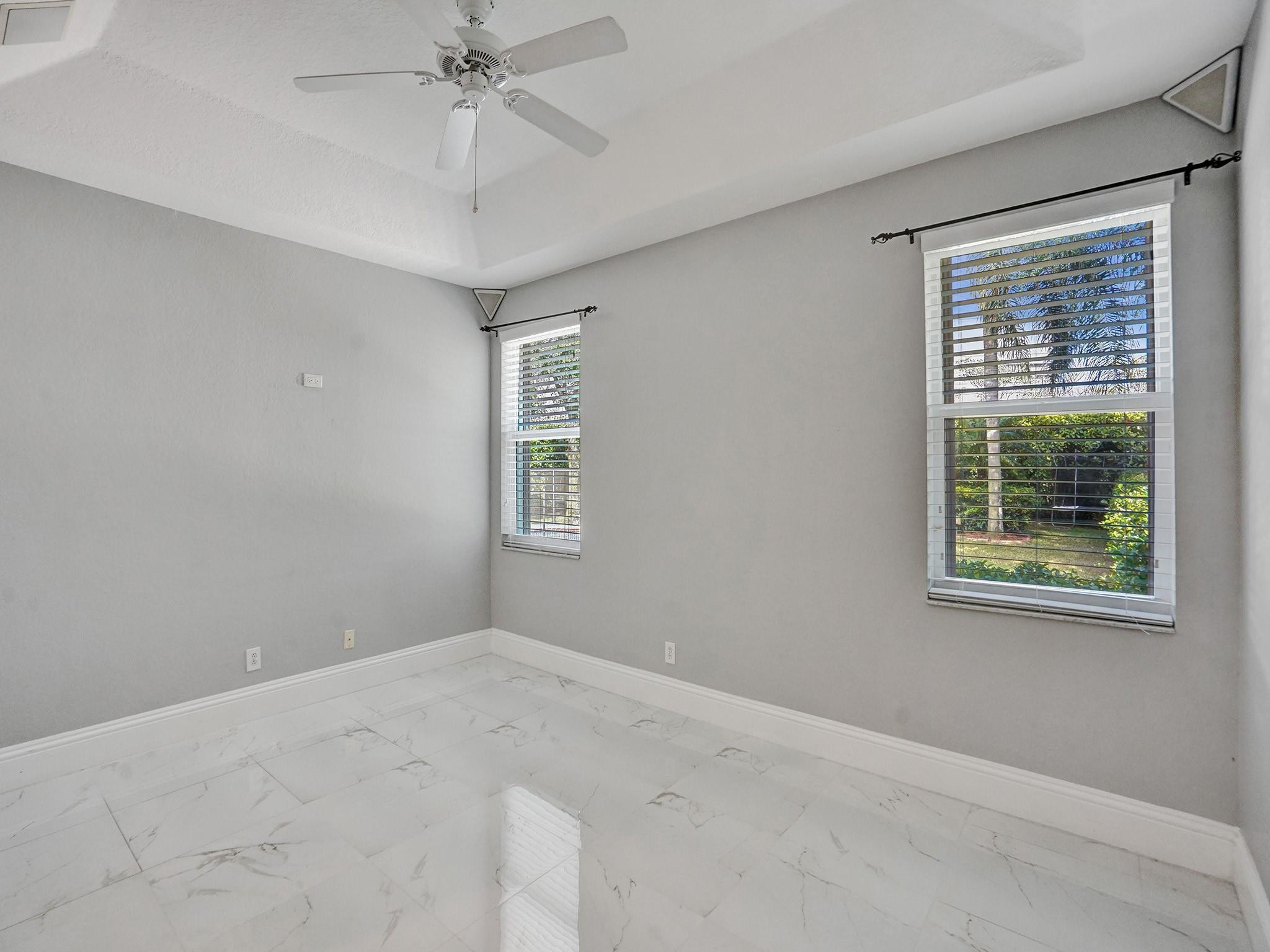 6424 Egret Ave