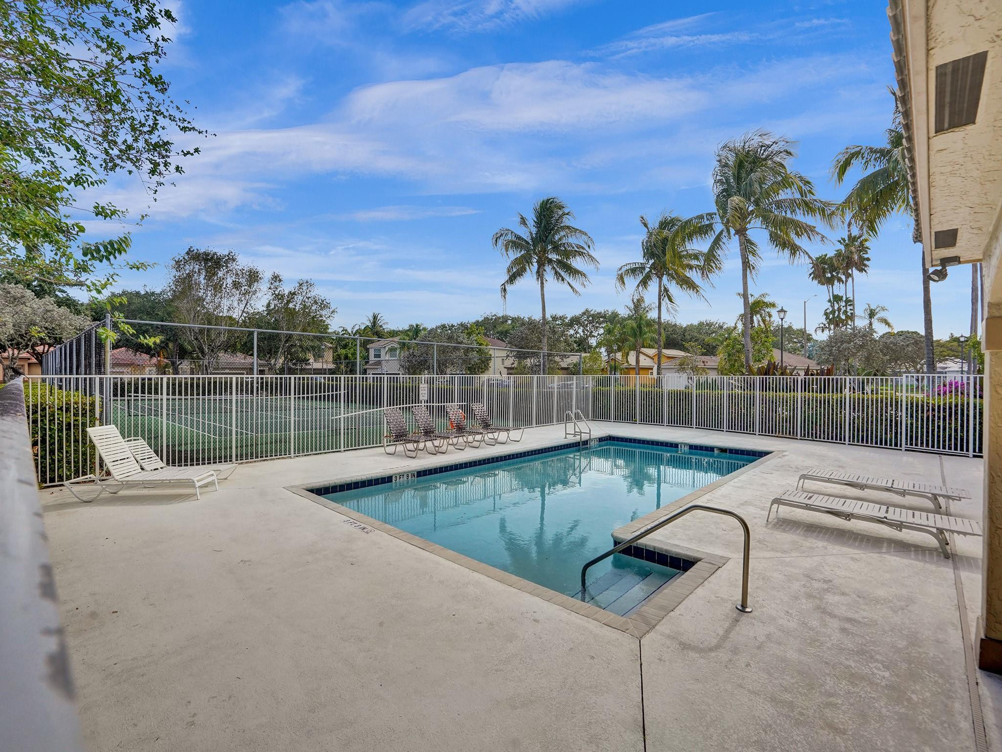 6424 Egret Ave
