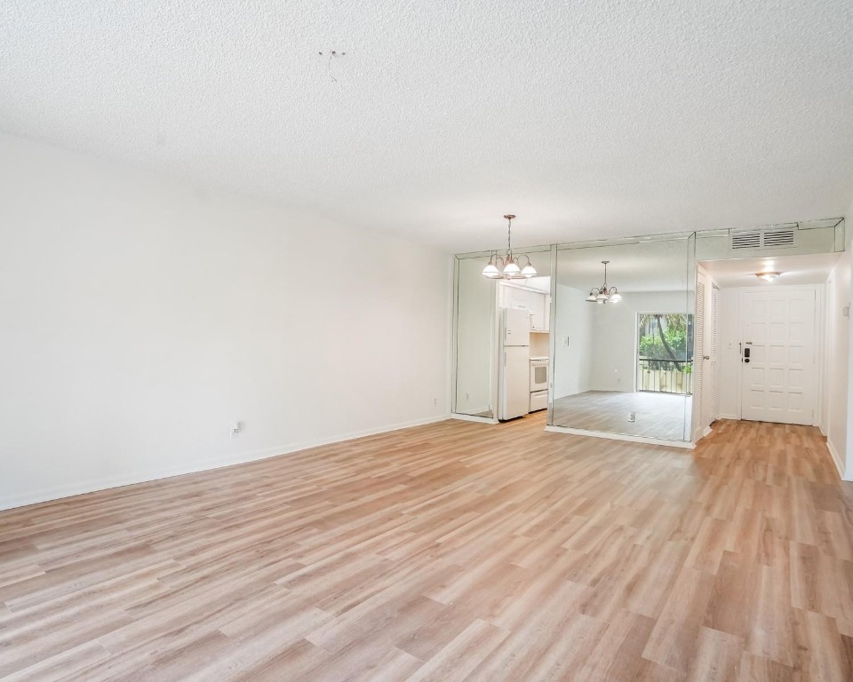 6201 N Falls Cir Dr 109