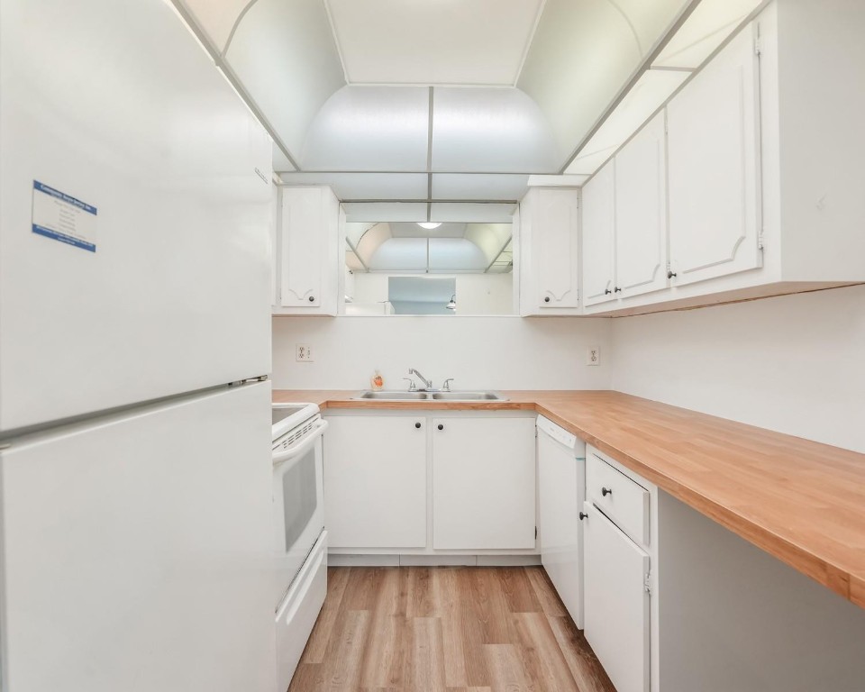 6201 N Falls Cir Dr 109