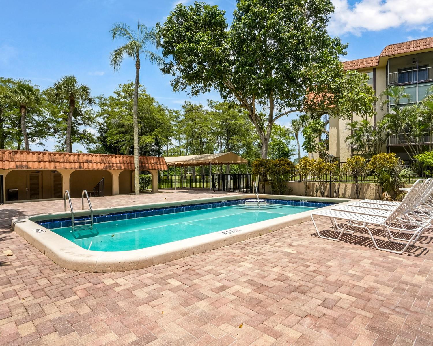 6201 N Falls Cir Dr 109