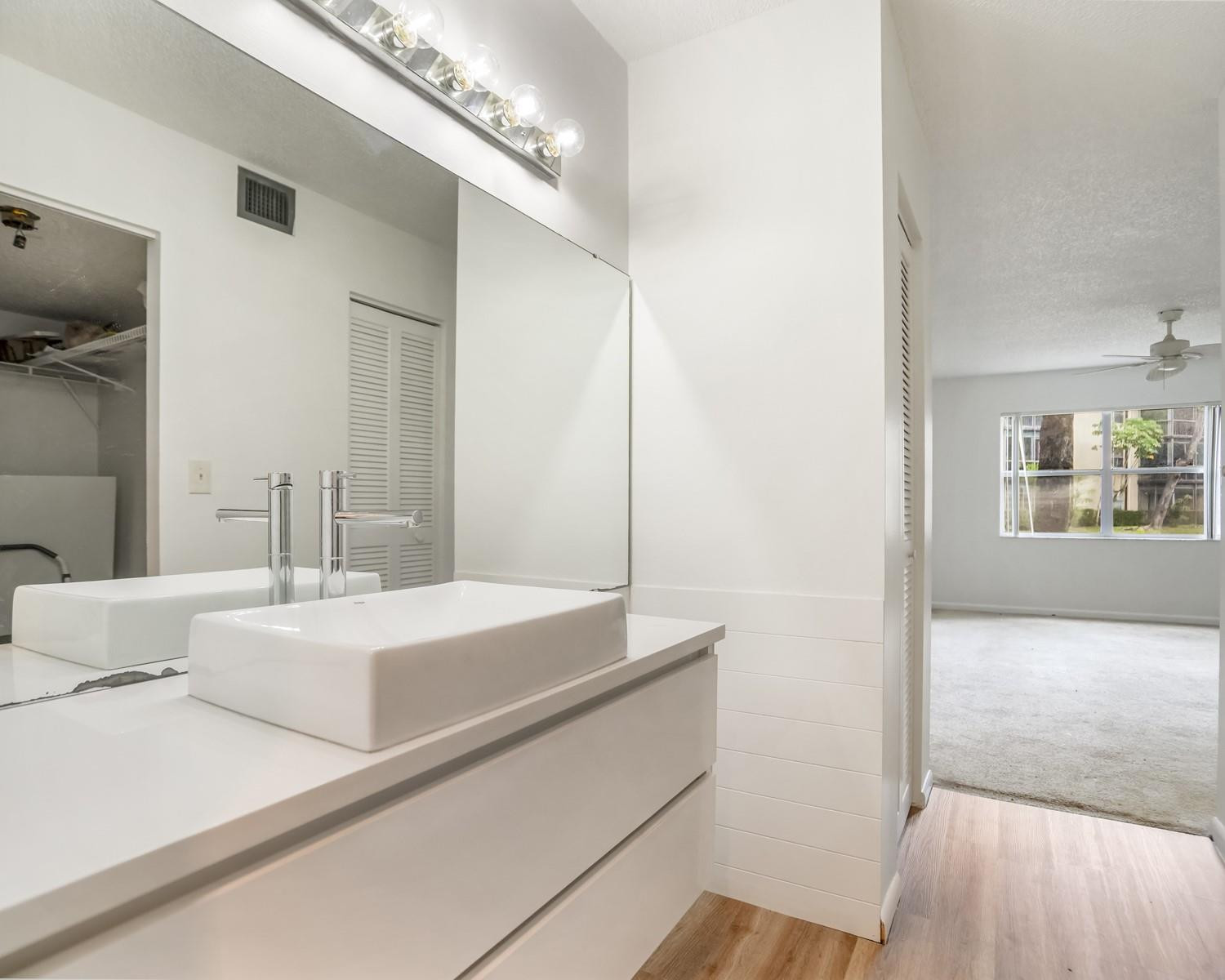 6201 N Falls Cir Dr 109