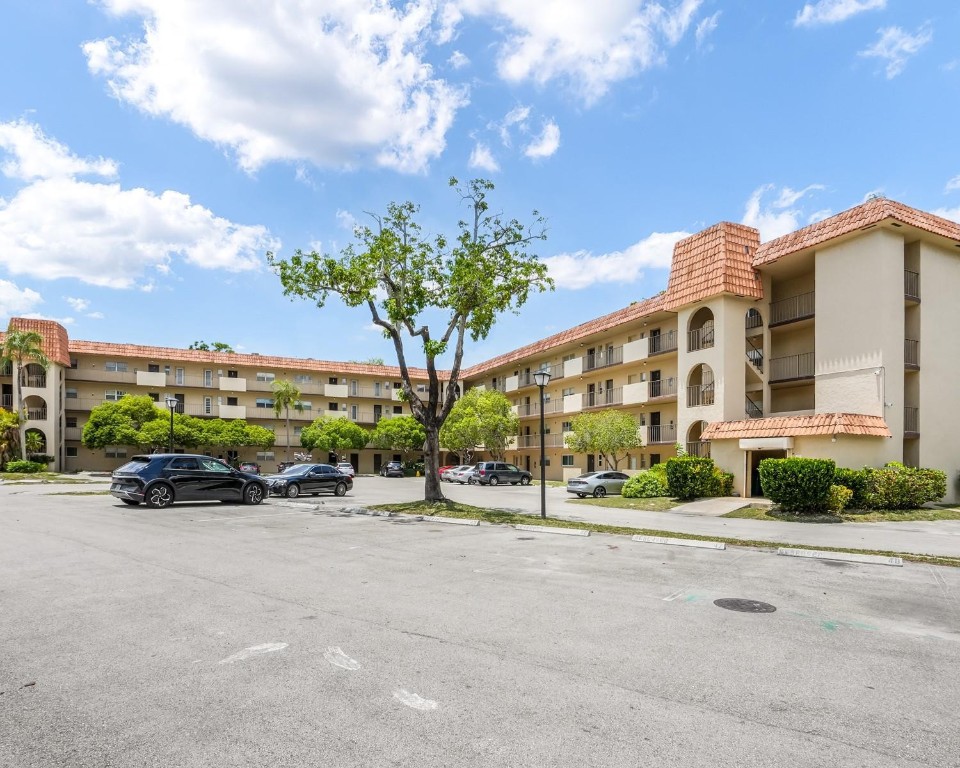 6201 N Falls Cir Dr 109