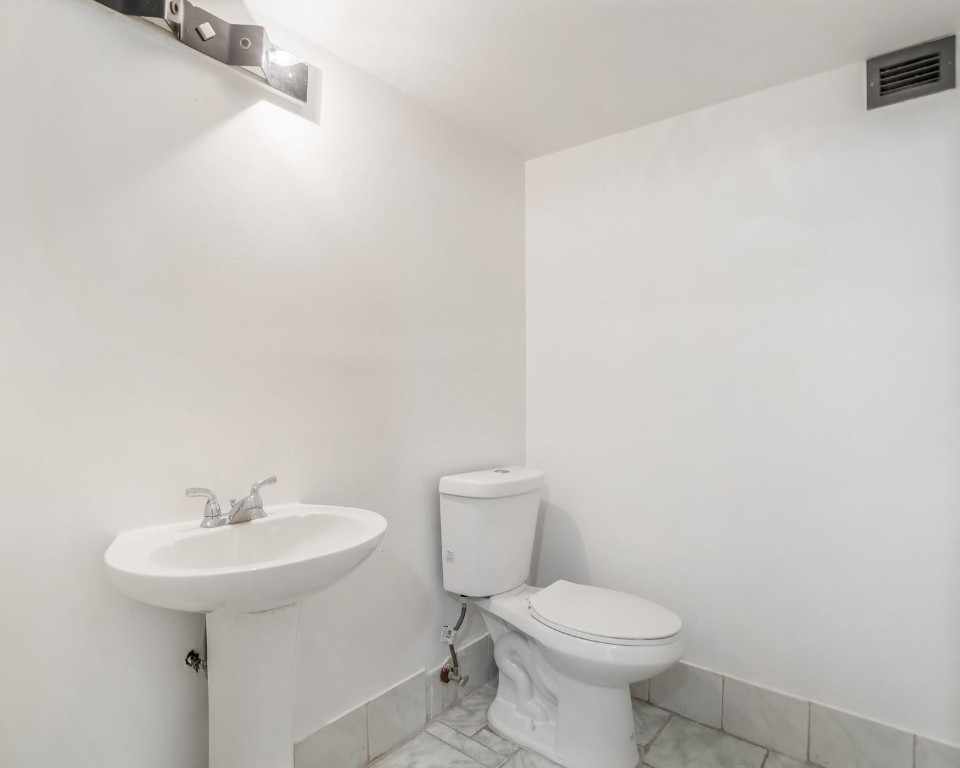 6201 N Falls Cir Dr 109