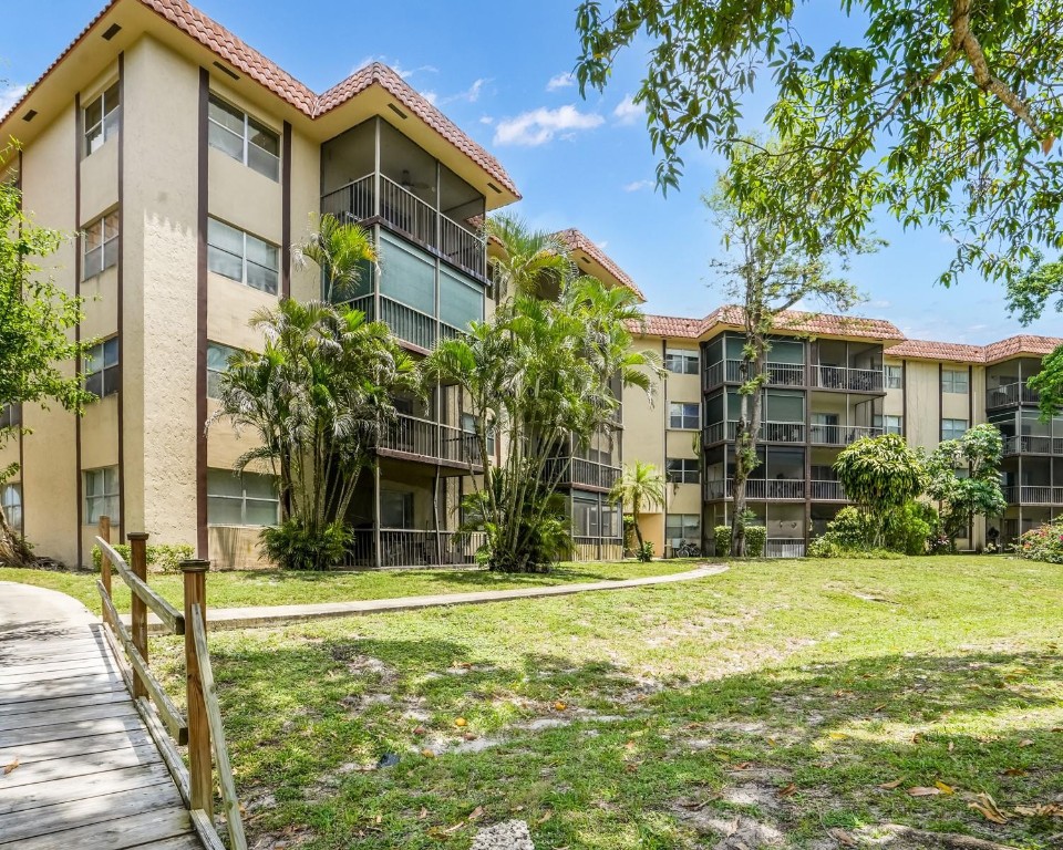 6201 N Falls Cir Dr 109