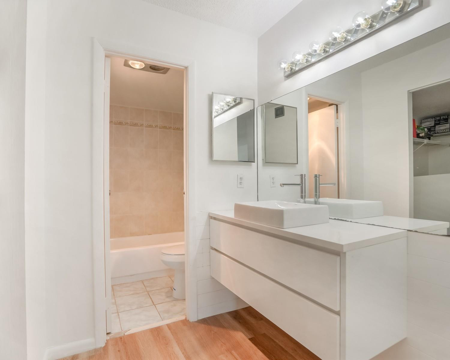 6201 N Falls Cir Dr 109