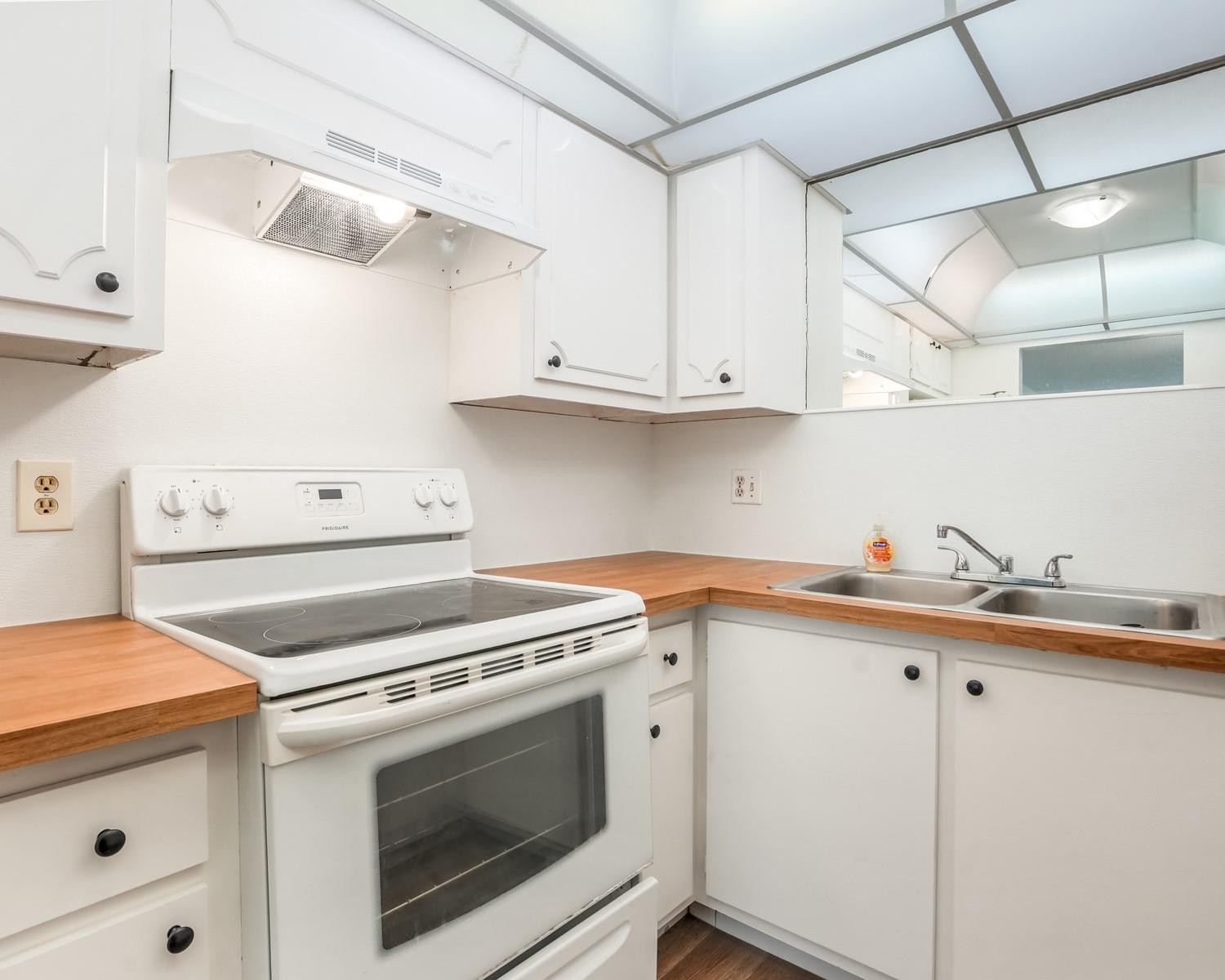 6201 N Falls Cir Dr 109