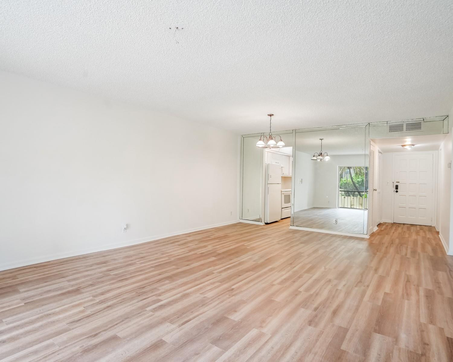 6201 N Falls Cir Dr 109