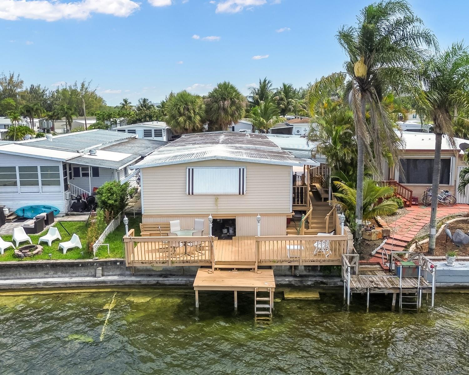 3033 Lakeshore Dr