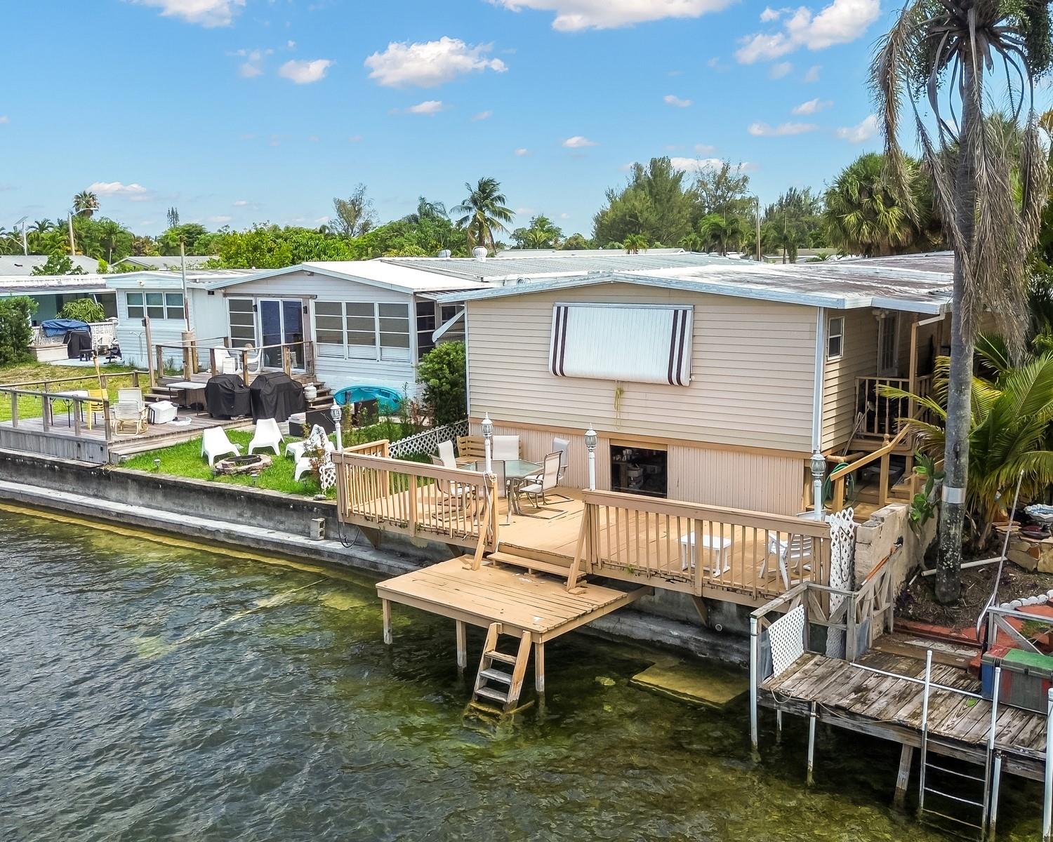 3033 Lakeshore Dr