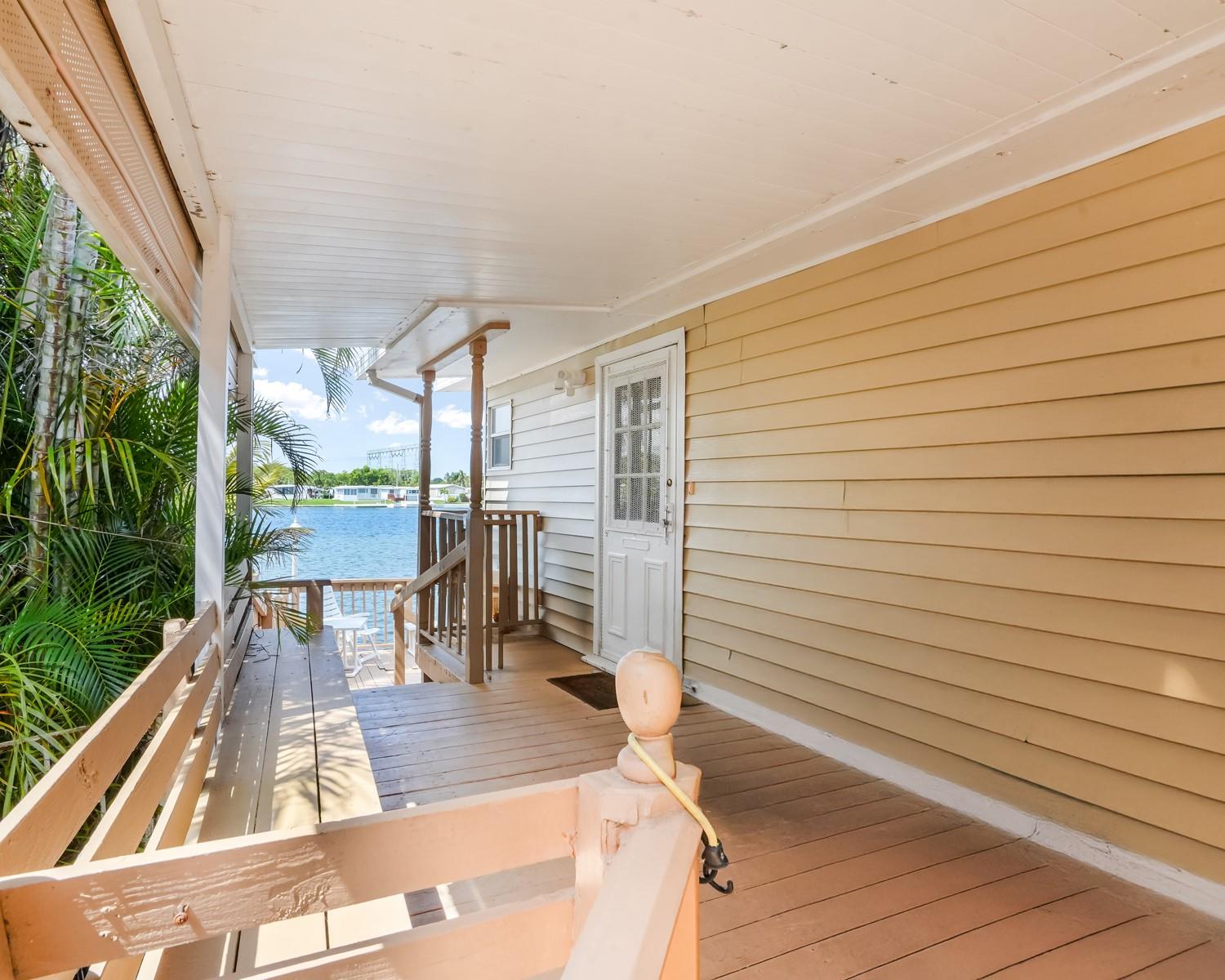 3033 Lakeshore Dr