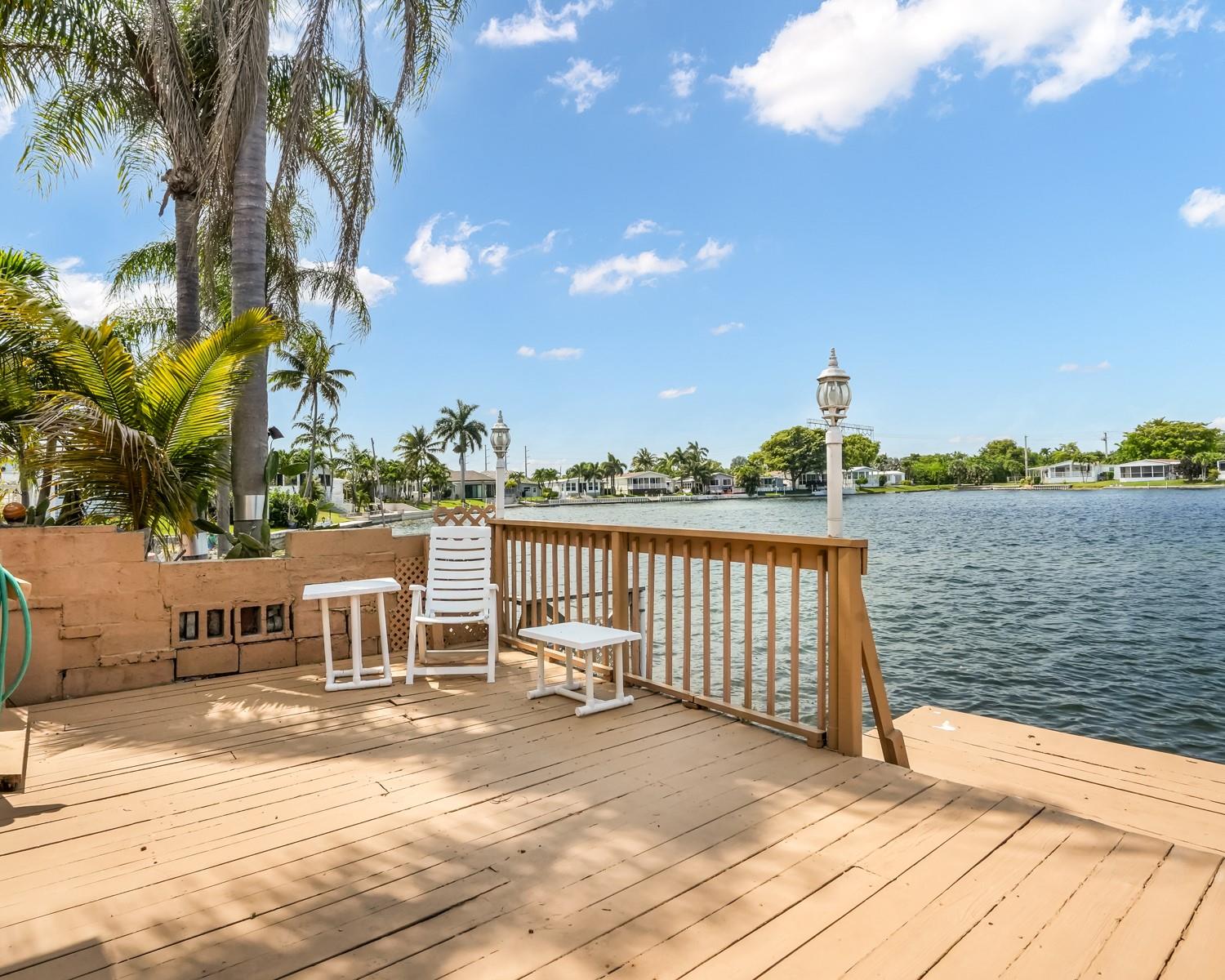 3033 Lakeshore Dr