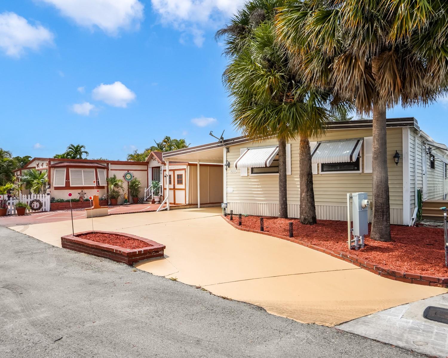 3033 Lakeshore Dr