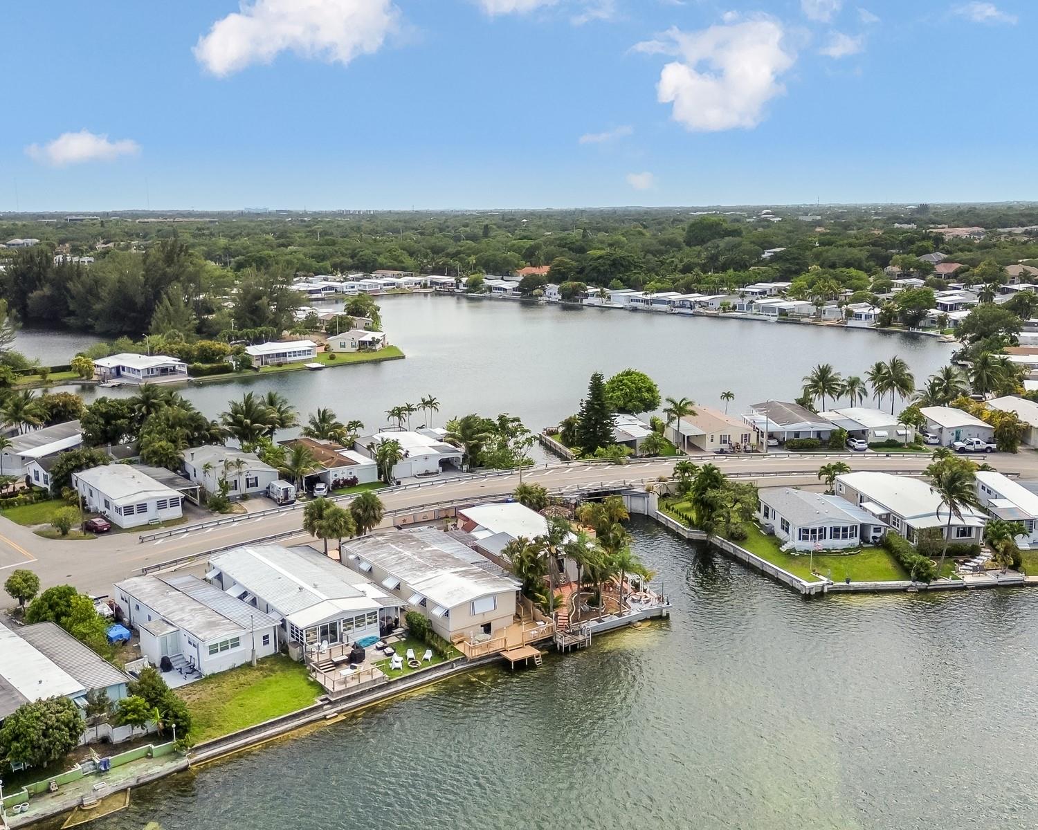 3033 Lakeshore Dr
