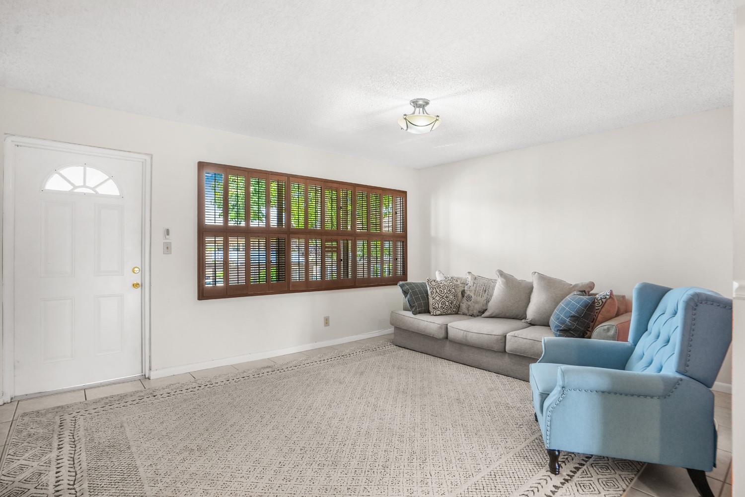 9081 Sunrise Lakes Blvd 214