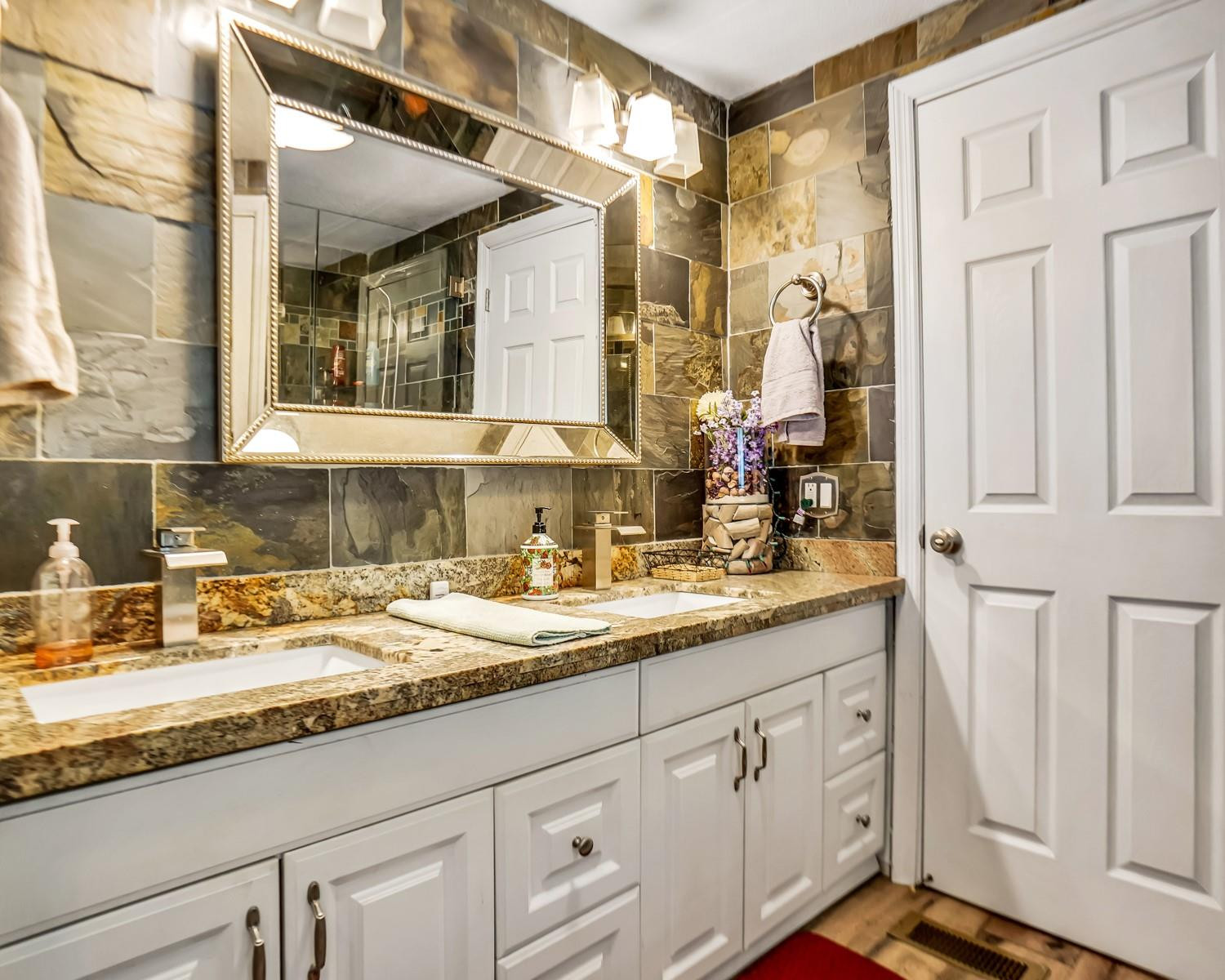 3055 Lakeshore Drive