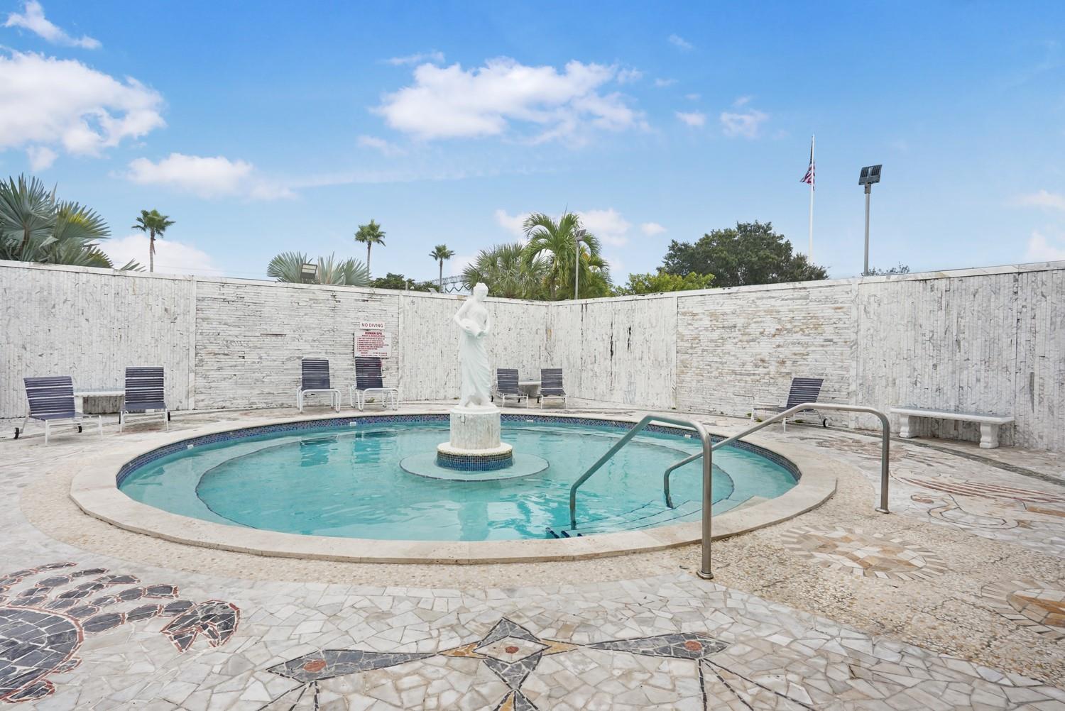 3055 Lakeshore Drive