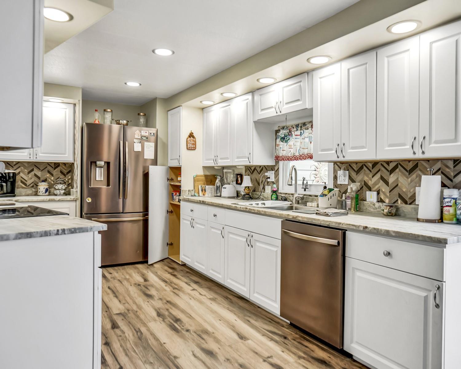 3055 Lakeshore Drive