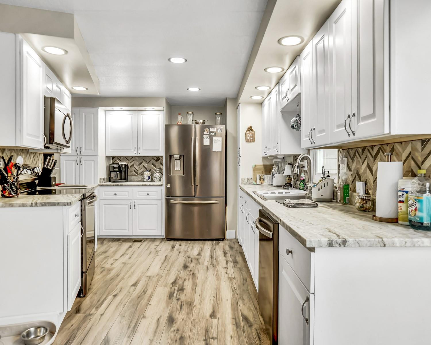 3055 Lakeshore Drive