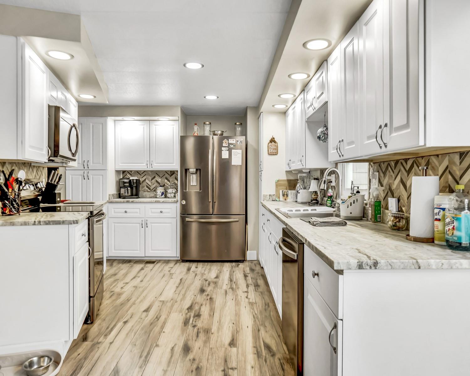 3055 Lakeshore Drive