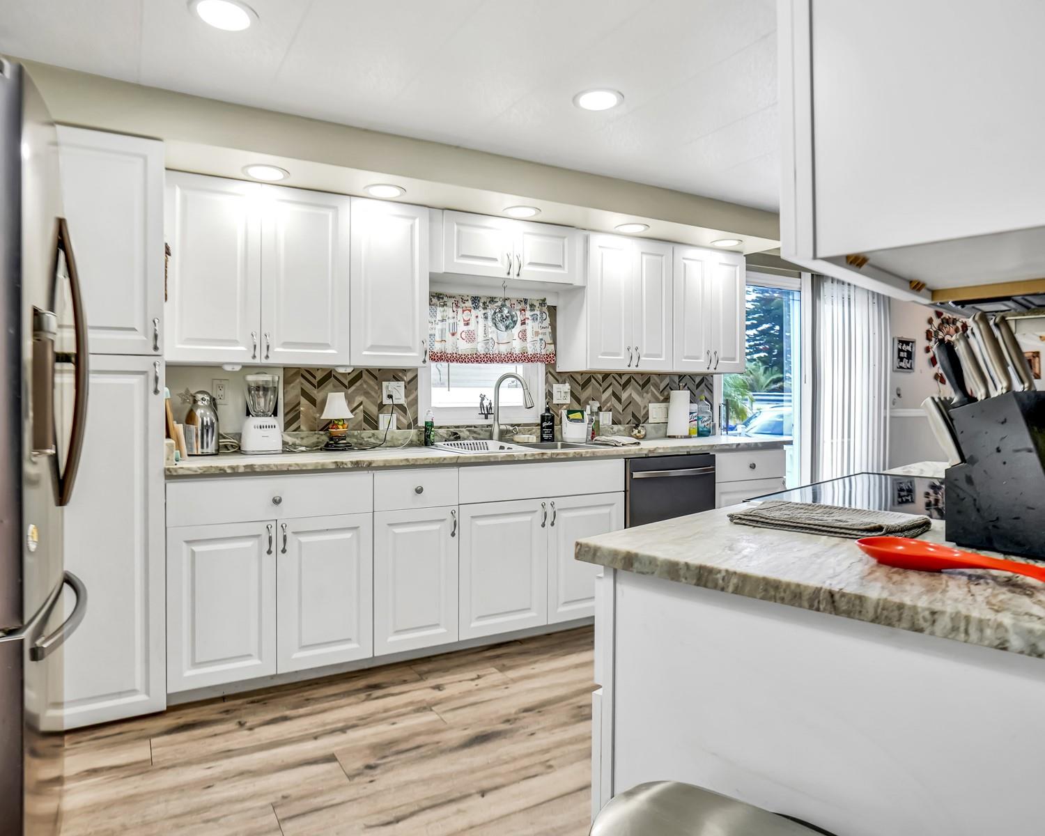 3055 Lakeshore Drive