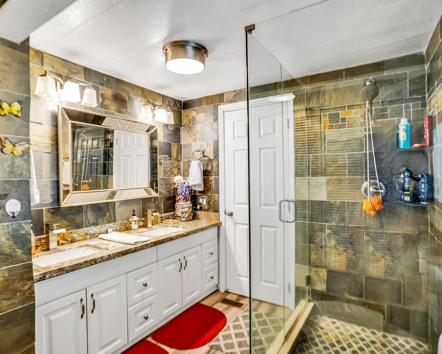 3055 Lakeshore Drive