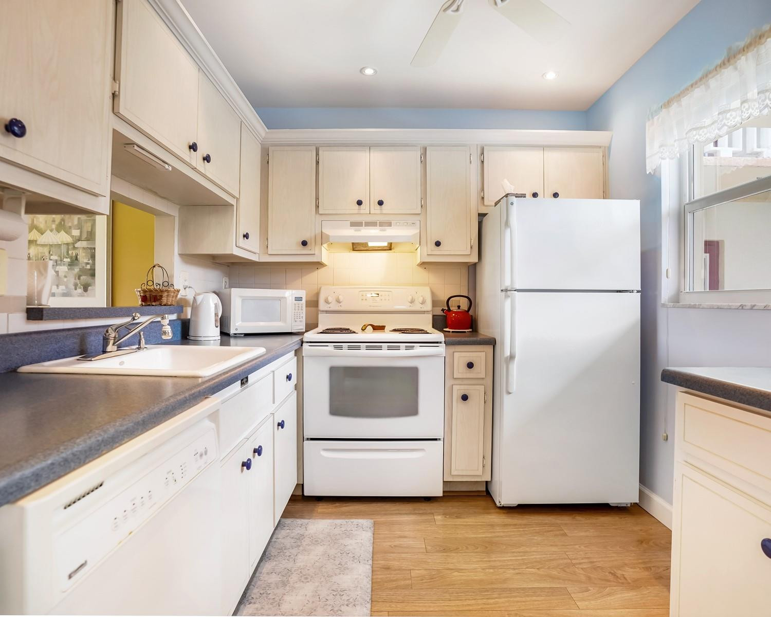 4299 NW 16th St 203