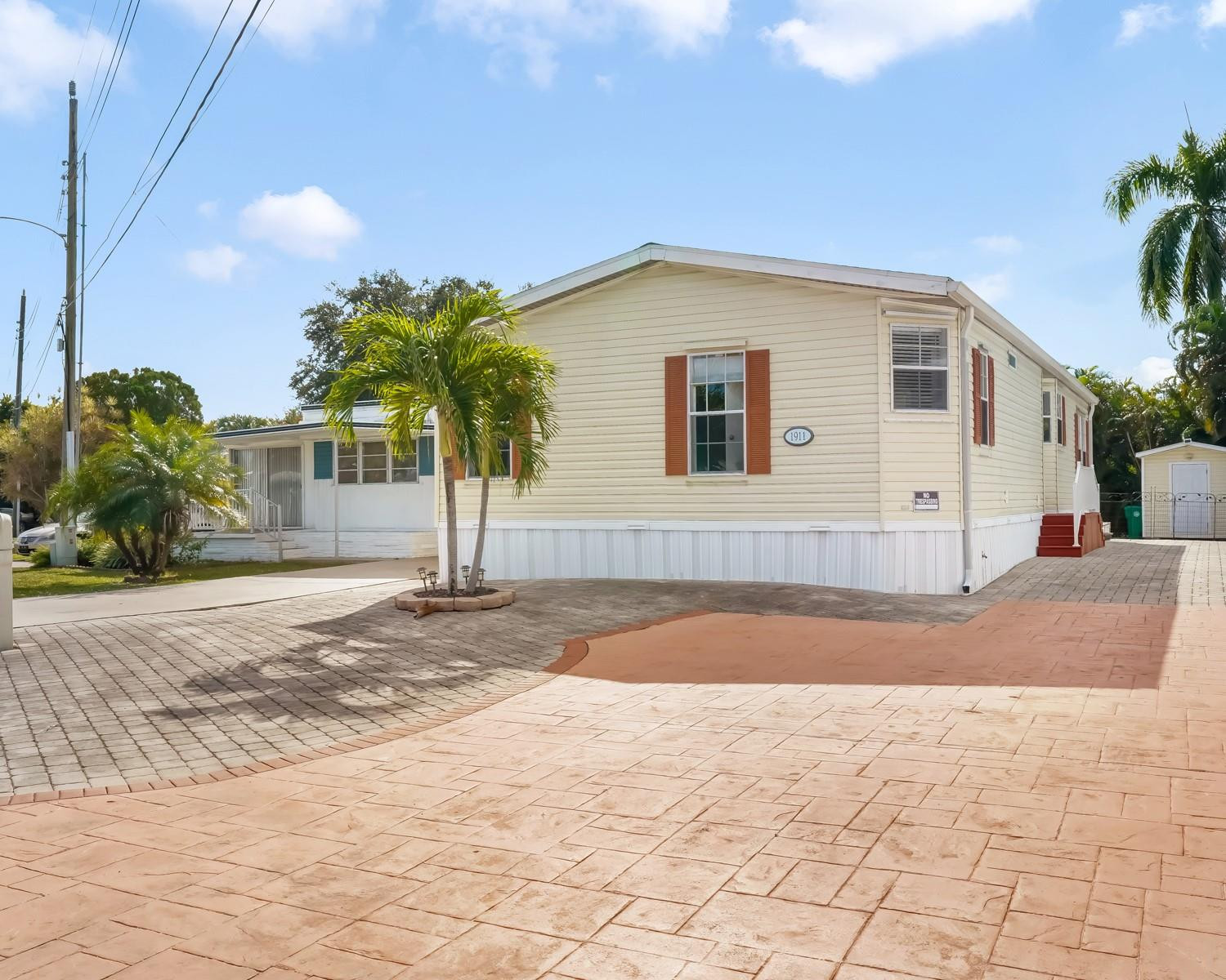 1911 SW 87th Ter