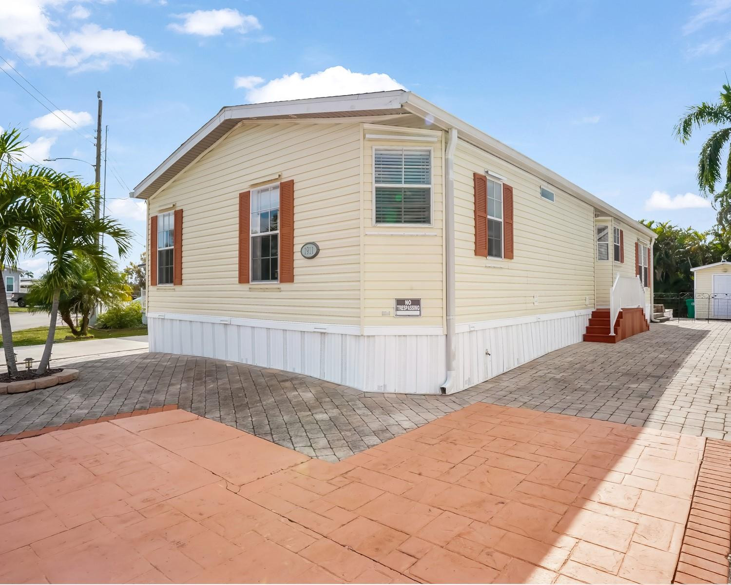 1911 SW 87th Ter
