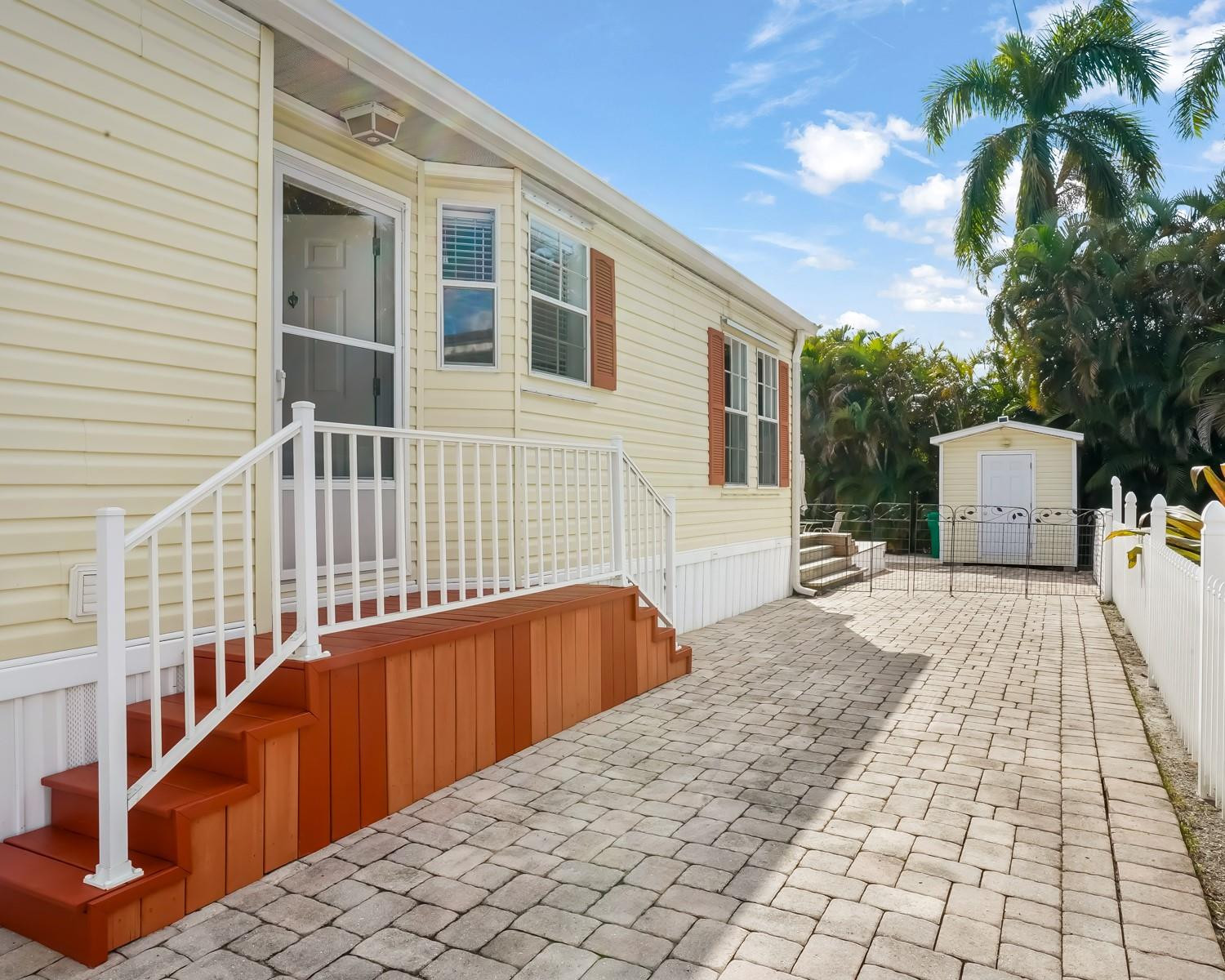1911 SW 87th Ter
