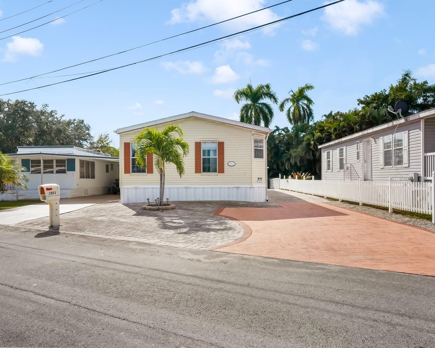 1911 SW 87th Ter