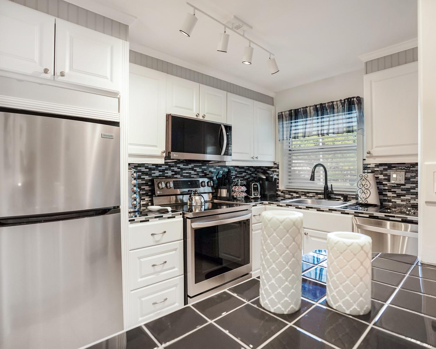 9281 Sunrise Lakes Blvd 101