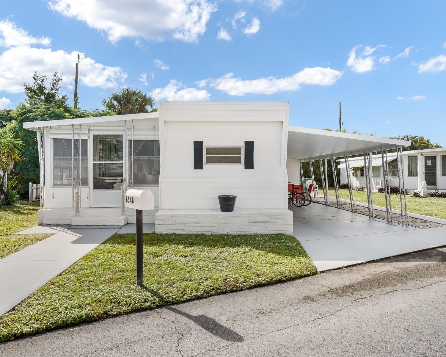 8548 SW 16th Pl