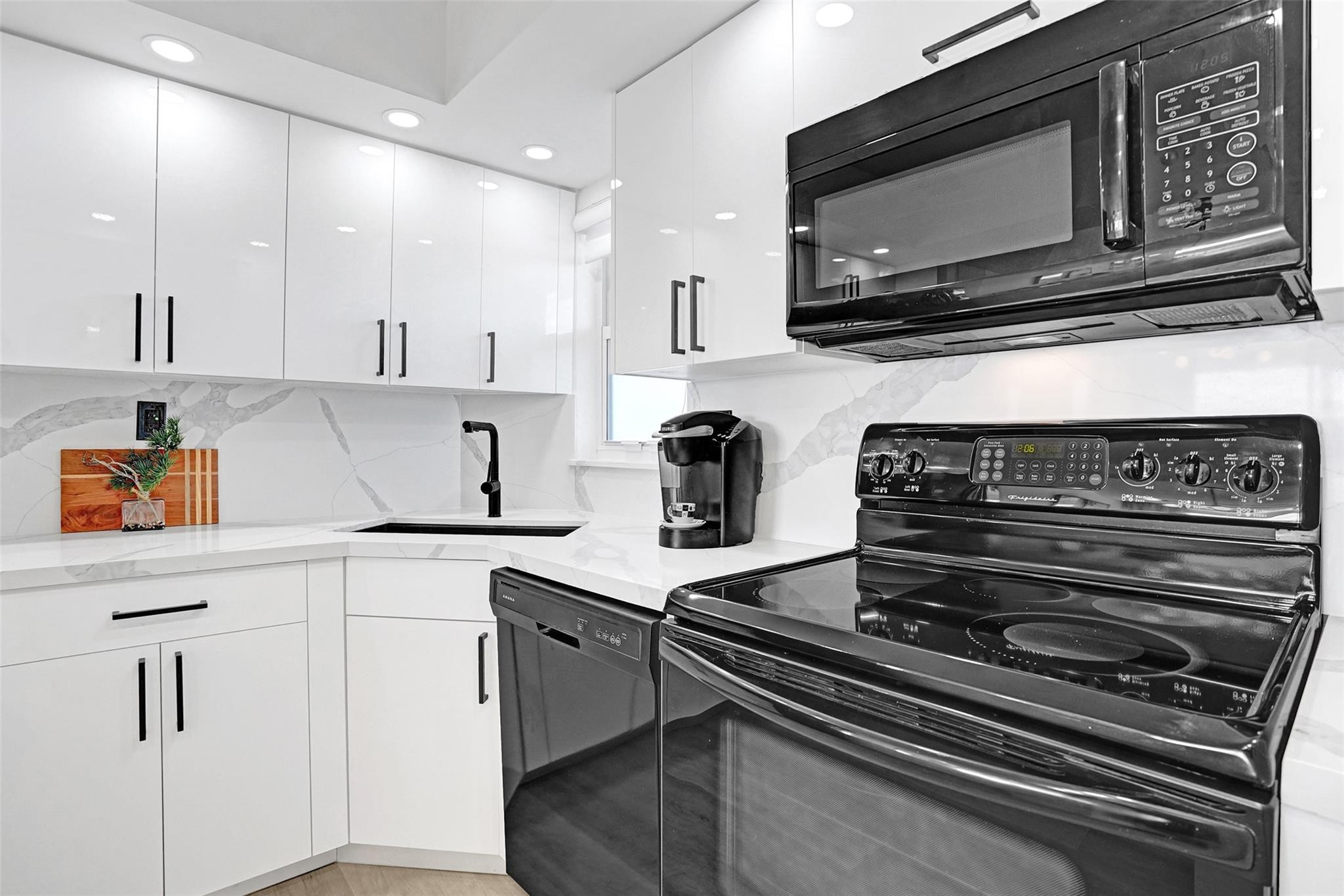 8900 Washington Blvd PH11