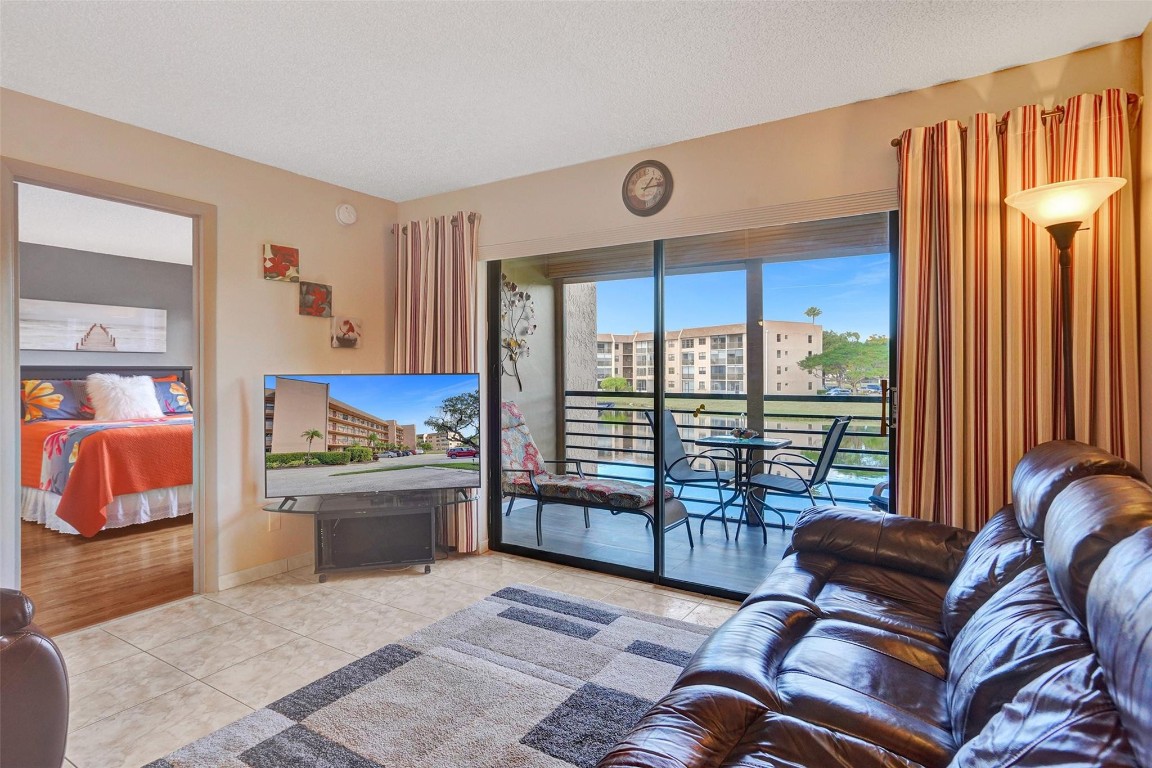 10467 Sunrise Lakes Blvd 210