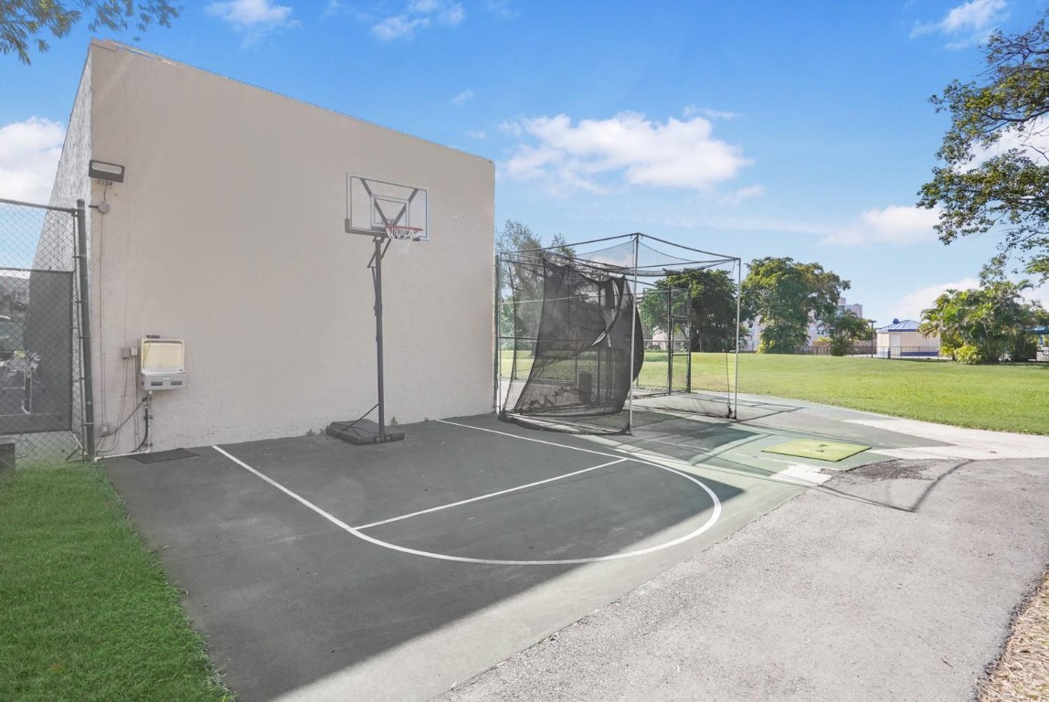 10467 Sunrise Lakes Blvd 210