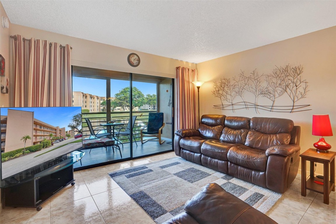 10467 Sunrise Lakes Blvd 210